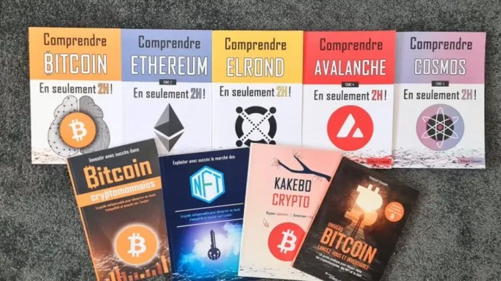 Plusieurs livres sur les cryptomonnaies, dont Bitcoin, Ethereum, Elrond, Avalanche et Cosmos.