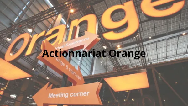 Logo Orange et panneaux directionnels lors d'un événement, illustrant la présence de l'entreprise et son organisation.