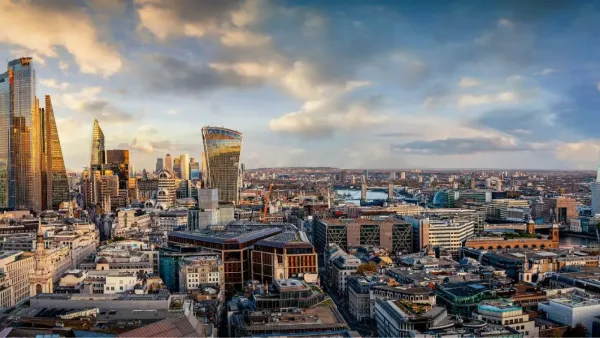 Vue panoramique de Londres, symbolisant les opportunités d'investissement immobilier malgré l'inflation.
