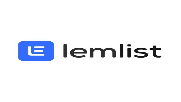 Logo de Lemlist, une plateforme d'automatisation de l'outreach par email, avec un logo bleu et le nom de l'entreprise en noir.